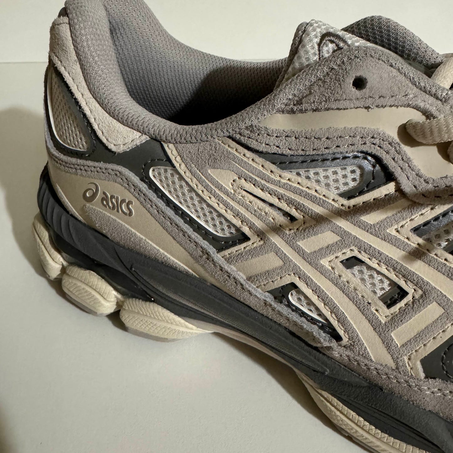ASICS Gel-NYC Oyster Grey 1201A789-103 - Sneaker Grau - Trend Runner Sportschuh